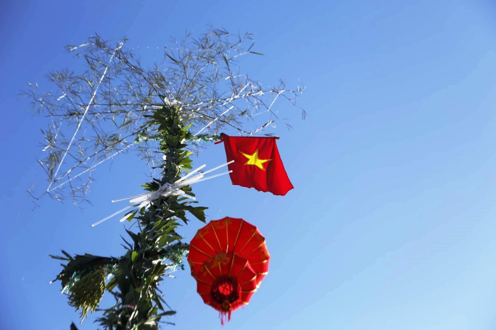Dựng nêu đón Tết, nét đẹp của người Việt