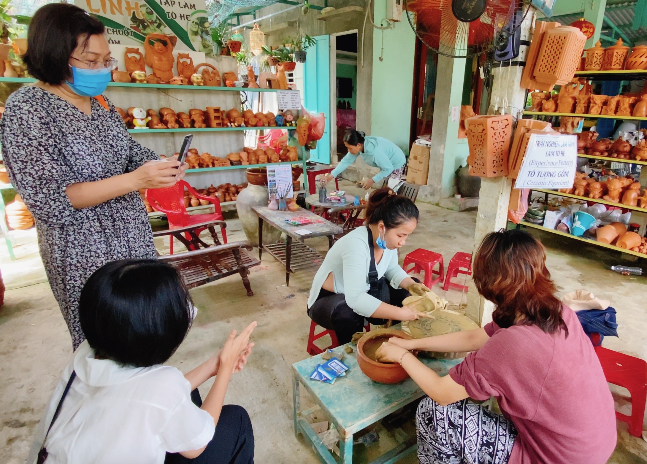 Về làng Thanh Hà hơn 500 năm tuổi ở Hội An, xem nghệ nhân làm ra những sản phẩm gốm đẹp mê mẩn