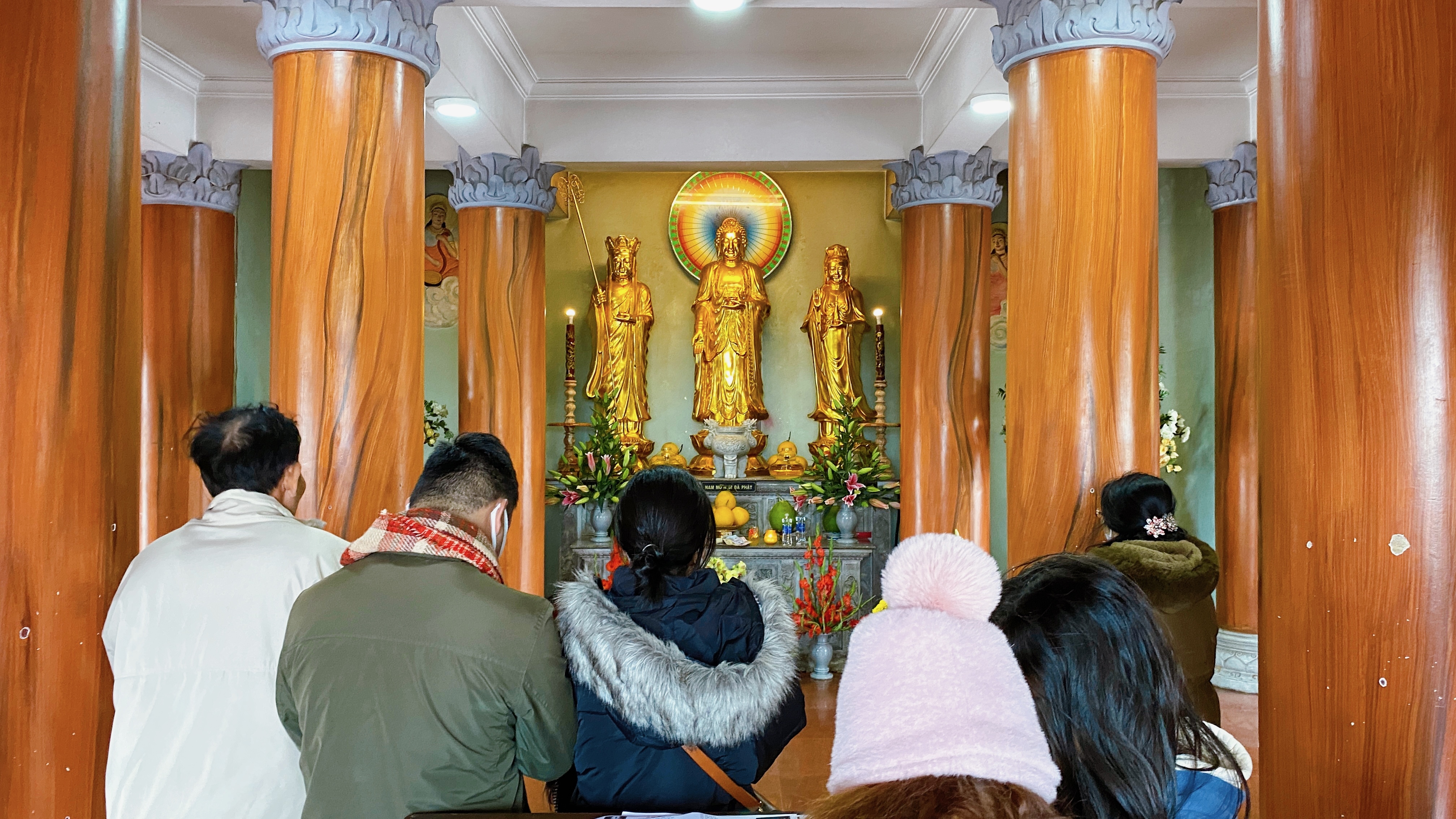 Du khách khắp nơi đổ về chùa lớn nhất Đà Nẵng cầu an năm mới
