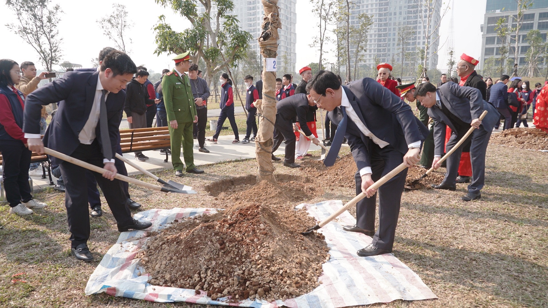 Quận Nam Từ Liêm phát động trồng 1.000 cây xanh dịp Xuân Quý Mão 2023