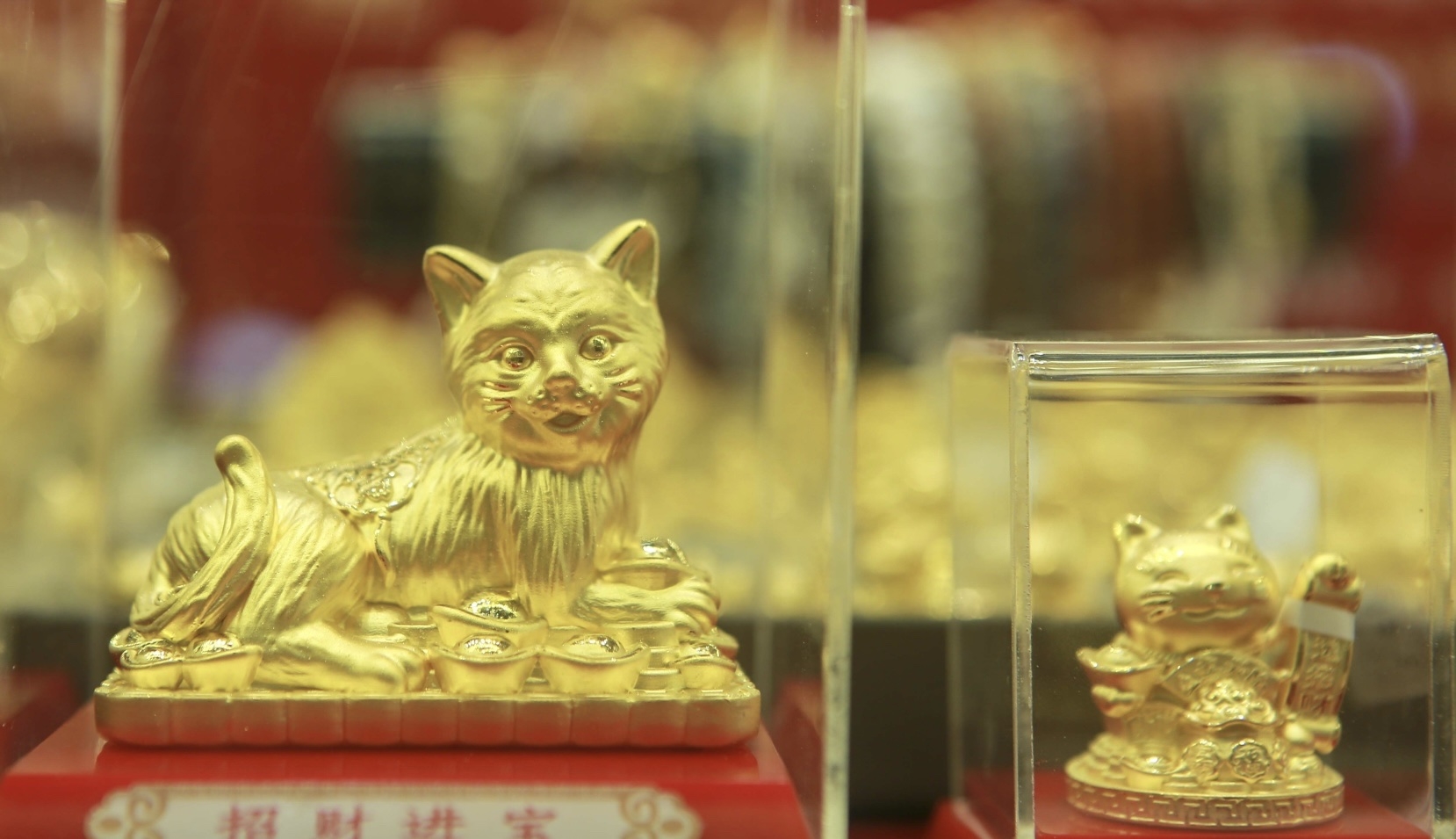 Hà Nội: Nhiều người mua vàng lấy may trước ngày vía Thần Tài