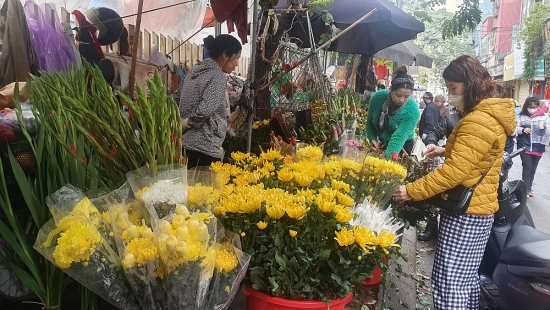 Thị trường Rằm tháng Giêng: Giá hoa tươi tăng cao