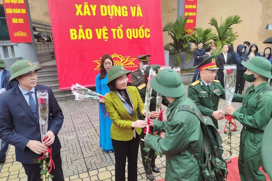 Quận Hoàng Mai: 112 tân binh phấn khởi lên đường nhập ngũ