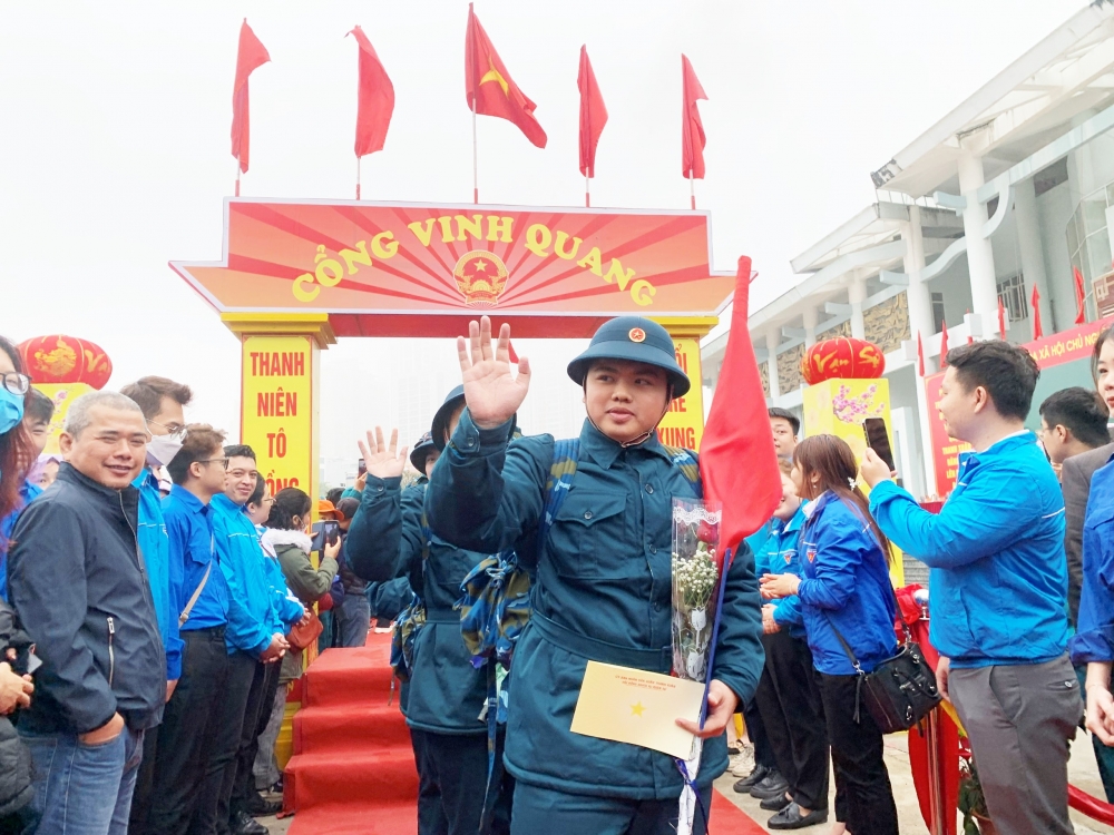 68 thanh niên ưu tú quận Thanh Xuân lên đường nhập ngũ
