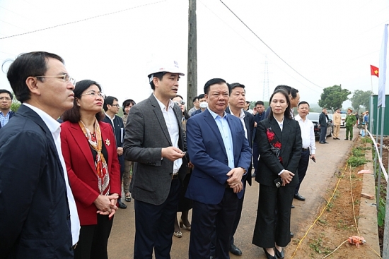 Bí thư Thành ủy Hà Nội thị sát việc triển khai đường Vành đai 4 tại quận Hà Đông