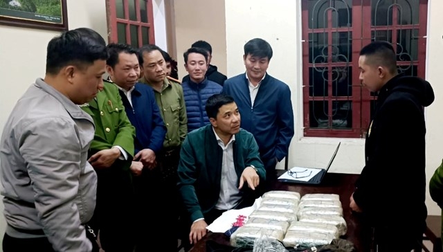 Hà Tĩnh: Bắt 5 đối tượng vận chuyển 12 kg Ketamine, 5.600 viên hồng phiến