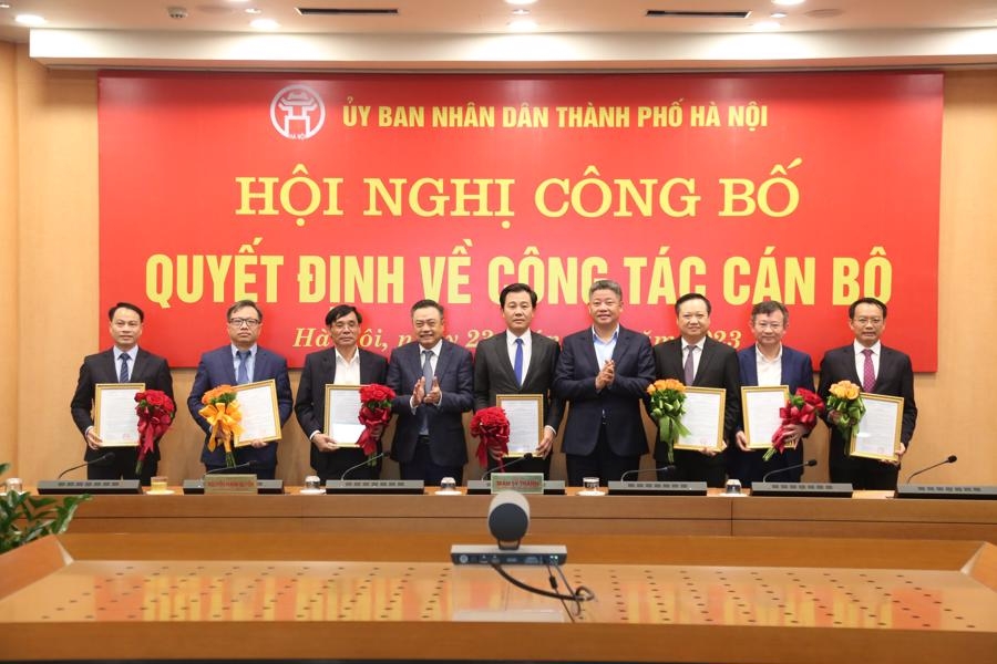 UBND thành phố Hà Nội công bố các quyết định về công tác cán bộ