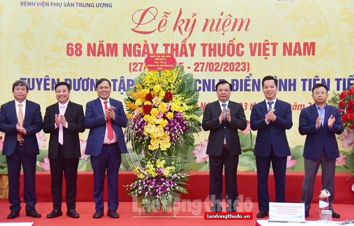 Bí thư Thành ủy Hà Nội thăm, chúc mừng Bệnh viện Phụ sản Trung ương