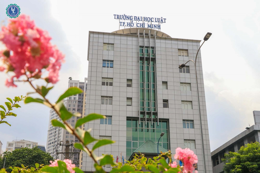 Trường Đại học Luật TP.HCM tạm hoãn hợp đồng với ông Đặng Anh Quân