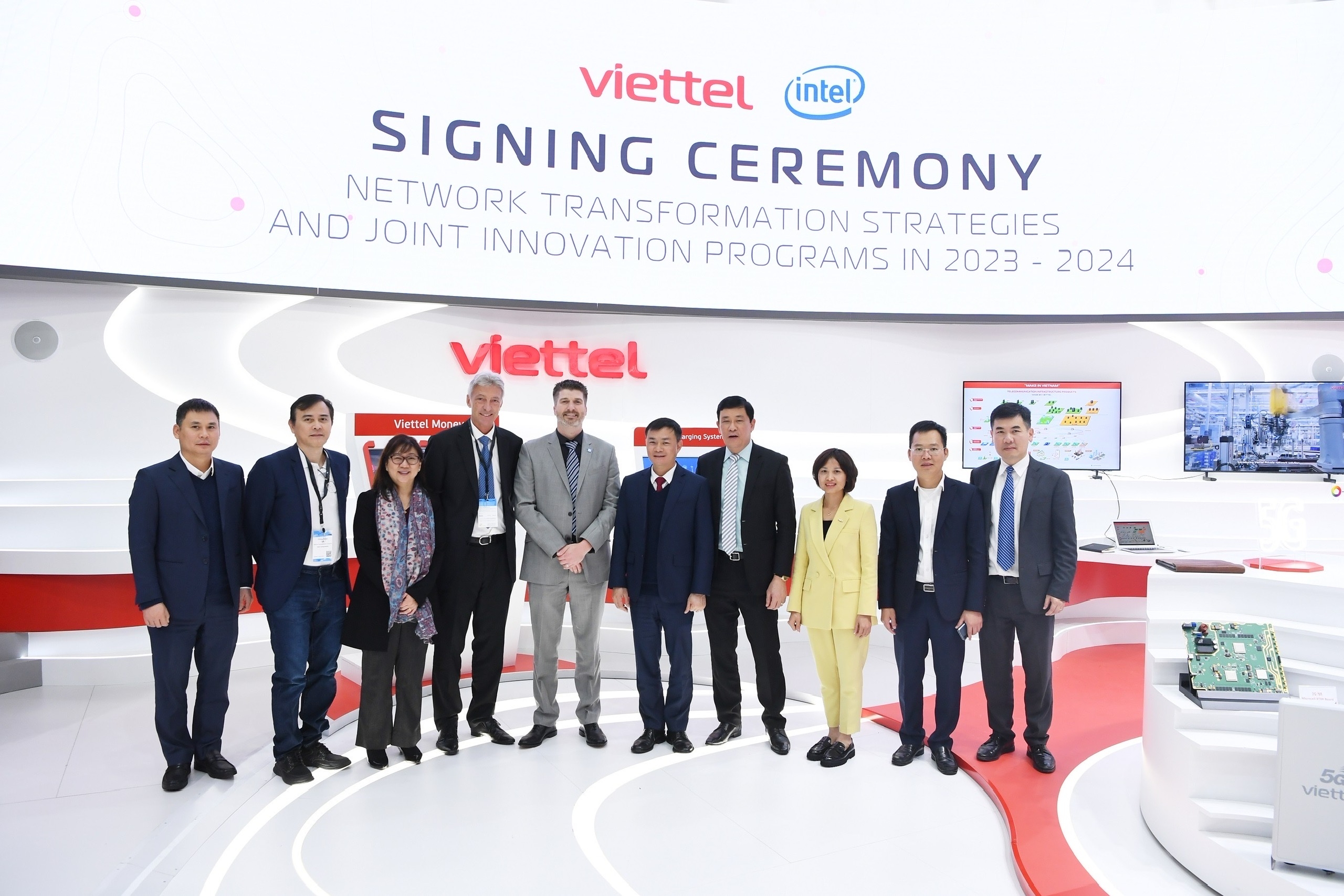 Viettel và Intel ký biên bản ghi nhớ hợp tác phát triển công nghệ hạ tầng số