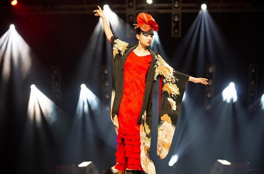 Trình diễn kimono của nhà thiết kế Kobayashi Eiko tại trụ sở của UNESCO tại Paris năm 2018 (nguồn: Be-Japon)