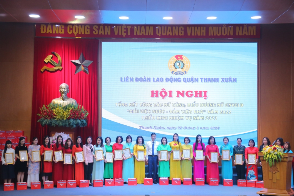 7.299 nữ CNVCLĐ đạt danh hiệu “Giỏi việc nước, đảm việc nhà” cấp cơ sở