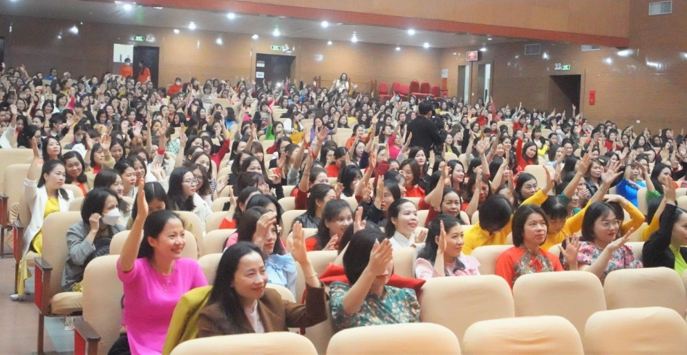 Nghệ An: 700 nữ đoàn viên tham dự tọa đàm về xây dựng gia đình hạnh phúc
