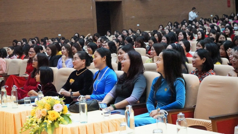 Nghệ An: 700 nữ đoàn viên tham dự tọa đàm về xây dựng gia đình hạnh phúc