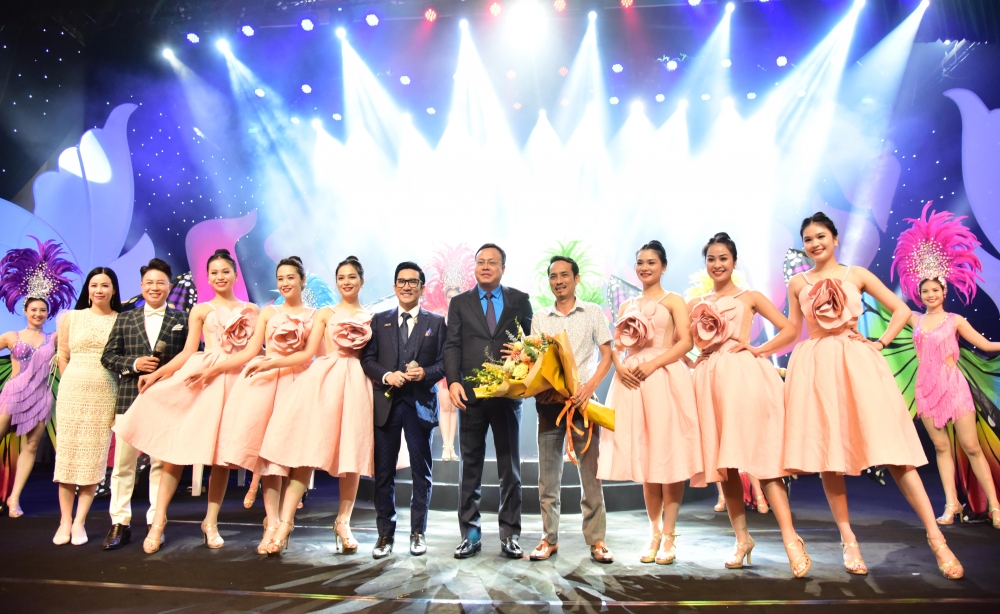 Lệ Quyên, Quang Hà, Trung Quân Idol, Vicky Nhung khuấy động sân khấu Công đoàn Thủ đô