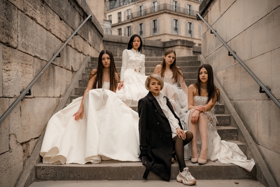 Áo cưới vải lãnh Việt Nam của nhà thiết kế Trần Phương Hoa “khuynh đảo” trung tâm Paris