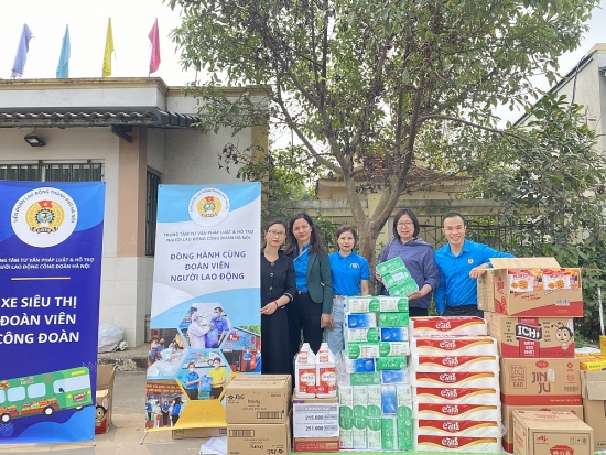 “Xe siêu thị đoàn viên Công đoàn” hỗ trợ nữ công nhân lao động ngành Dệt - May Hà Nội