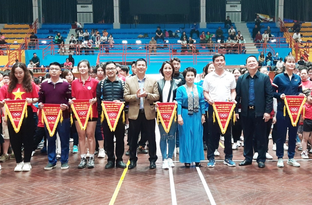Gần 500 vận động viên tham gia giải thể thao mừng Đảng, mừng Xuân quận Tây Hồ