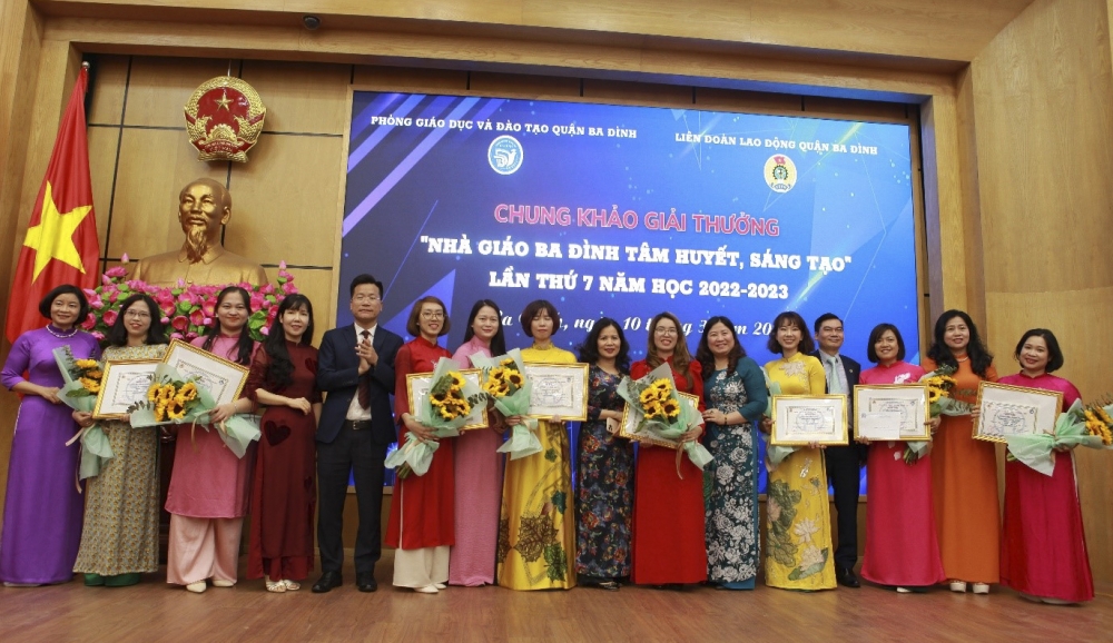 8 nhà giáo tiêu biểu được trao giải vòng Chung khảo giải thưởng “Nhà giáo Ba Đình tâm huyết, sáng tạo” lần thứ 7 năm 2022 – 2023.