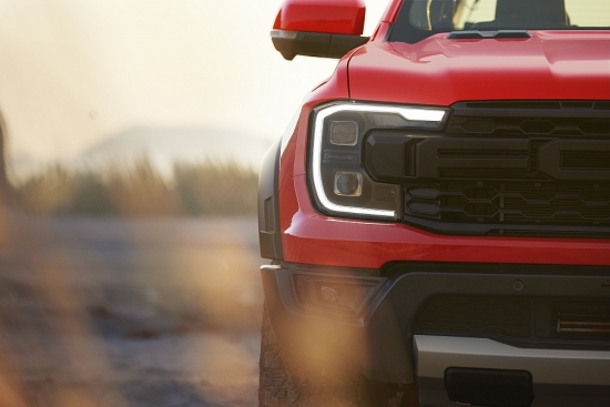 Ford Ranger Raptor thế hệ mới kết hợp khả năng vận hành off-road vượt trội