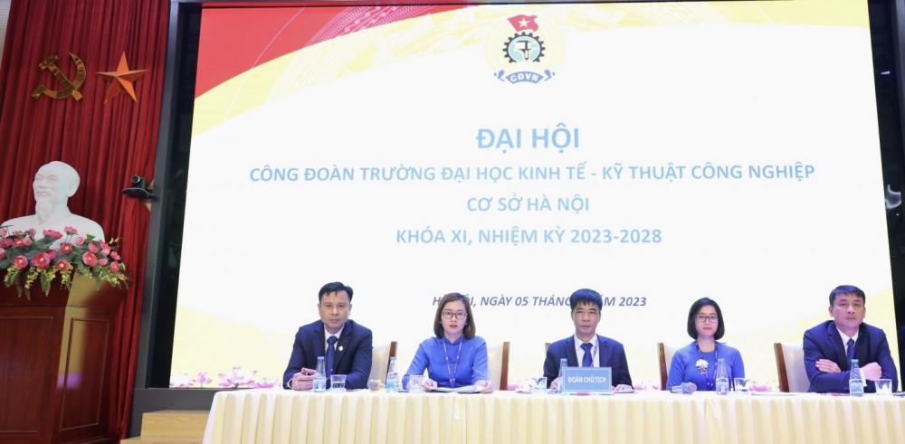 Phát huy vai trò Công đoàn trong việc đẩy mạnh hoạt động nghiên cứu khoa học Phát huy vai trò Công đoàn trong việc đẩy mạnh hoạt động nghiên cứu khoa học