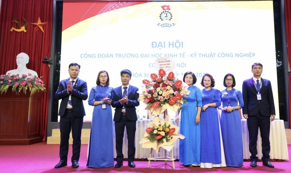 Phát huy vai trò Công đoàn trong việc đẩy mạnh hoạt động nghiên cứu khoa học Phát huy vai trò Công đoàn trong việc đẩy mạnh hoạt động nghiên cứu khoa học