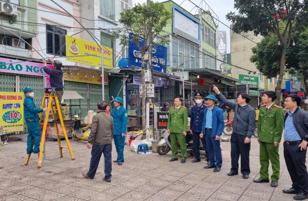 Ban chỉ đạo 197 huyện Hoài Đức kiểm tra xử lý vi phạm trật tự đô thị trên địa bàn xã An Khánh.