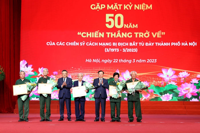 Hà Nội: Gặp mặt chiến sĩ cách mạng nhân kỷ niệm 50 năm “chiến thắng trở về”