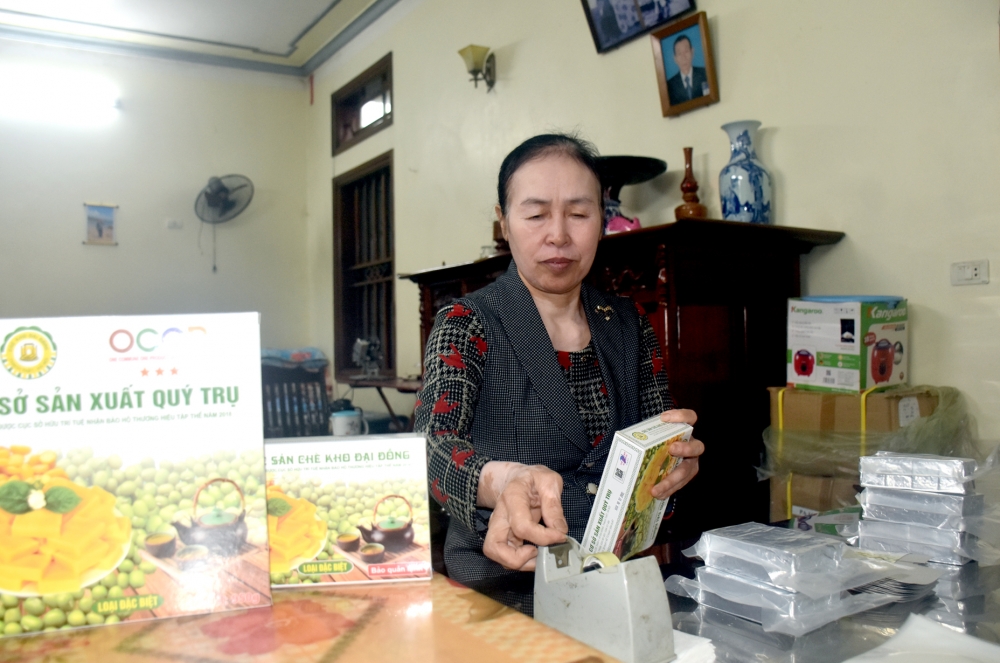 Bà Vũ Thị Quý đã có gần 50 năm gắn bó với nghề làm chè kho. Ảnh: Kim Tiến
