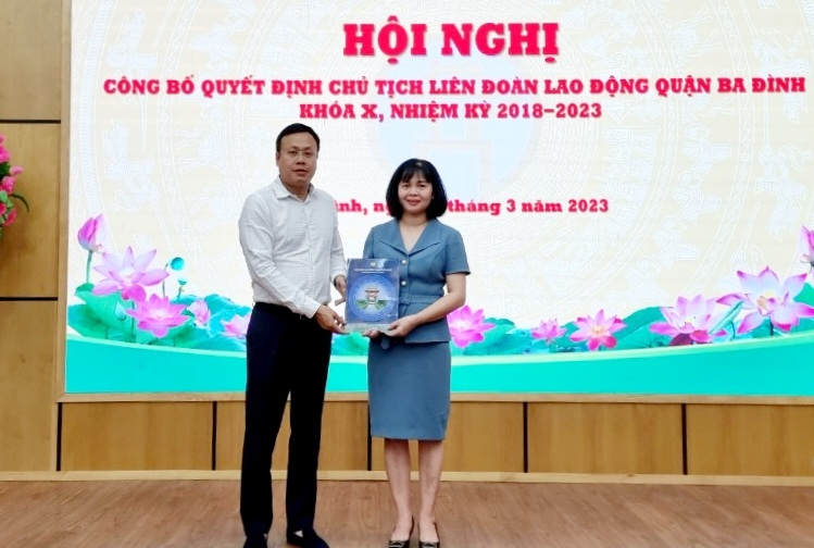 Bà Bùi Phương Chi được bầu làm Chủ tịch Liên đoàn Lao động quận Ba Đình