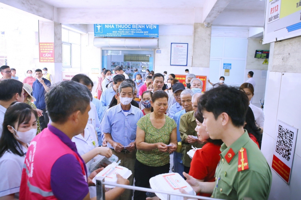 Hội Chữ thập đỏ huyện Ứng Hoà đồng hành, chia sẻ với những người có hoàn cảnh khó khăn