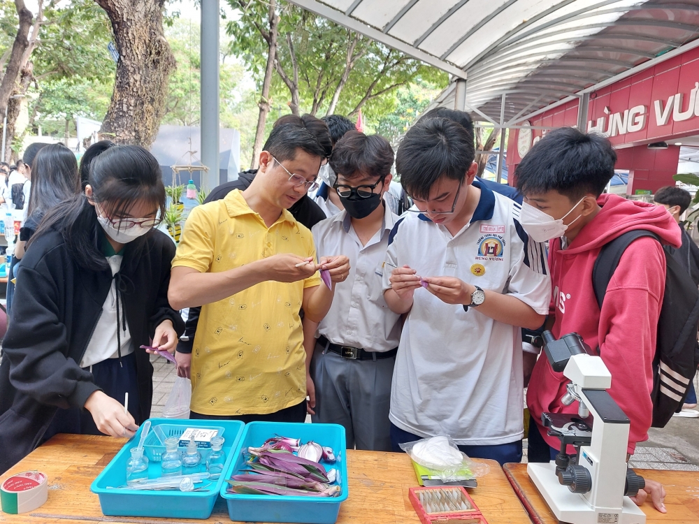 TP.HCM: Học sinh thoả sức sáng tạo trong ngày hội Toán và Khoa học tự nhiên