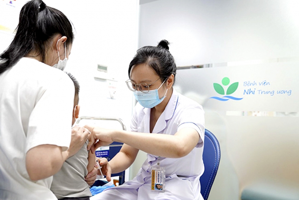 Để phòng ngừa bệnh lao ở trẻ em, bác sĩ khuyến cáo tiêm vắc xin lao cho trẻ.