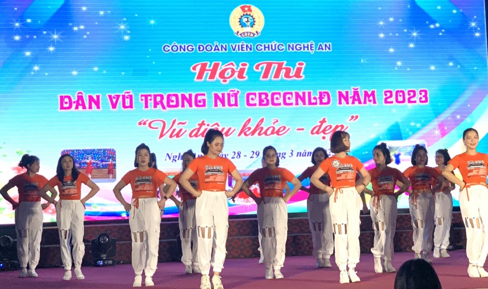 Nghệ An.  Hội thi dân vũ sôi động giữa nữ công chức, viên chức và người lao động