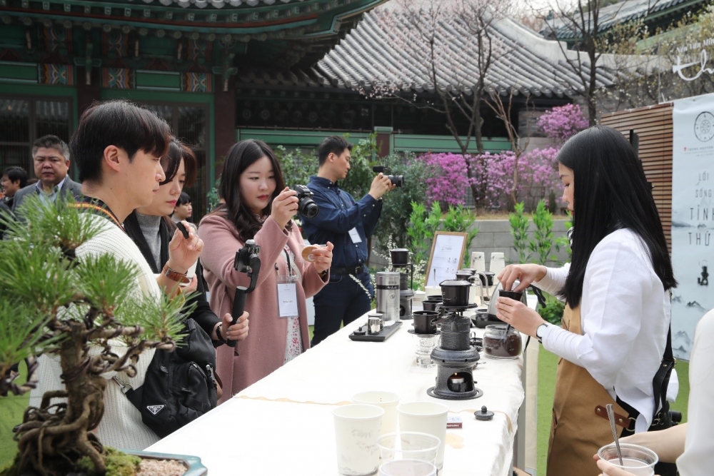 Cà phê Thiền do Trung Nguyên Legend sáng tạo gây ấn tượng mạnh mẽ đối với khách mời tham dự chương trình.