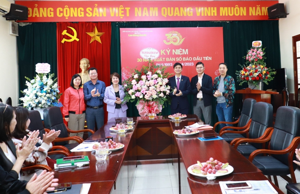Lãnh đạo Tổng Liên đoàn Lao động Việt Nam thăm, chúc mừng báo Lao động Thủ đô
