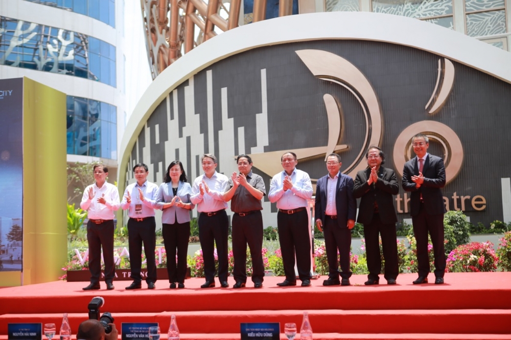 Thủ tướng tham dự Lễ khánh thành Nhà hát “Đó” - điểm đến du lịch mới của thành phố Nha Trang thuộc khu nghỉ dưỡng cao cấp Vega City Nha Trang. (Ảnh: Hương Thảo).