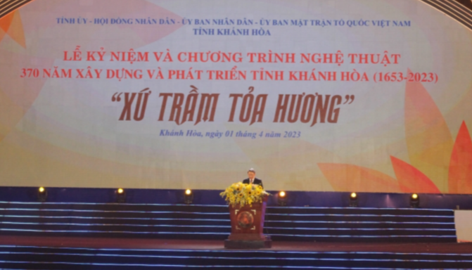 Ông Nguyễn Hải Ninh - Bí thư Tỉnh ủy Khánh Hòa đọc diễn văn. (Ảnh: Hương Thảo)