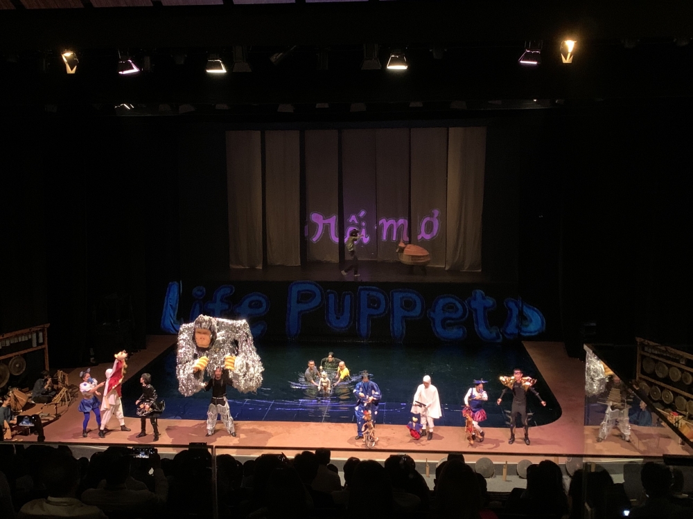 Chương trình Rối mơ (Life Puppets) là một tác phẩm nghệ thuật sân khấu hóa hình tượng 12 con giáp của văn hóa phương. Đây là sự kết hết hợp giữa các loại hình Rối nước - Rối dây - Rối bóng - Rối hoạt hình - Múa đương đại. (Ảnh: Hương Thảo).