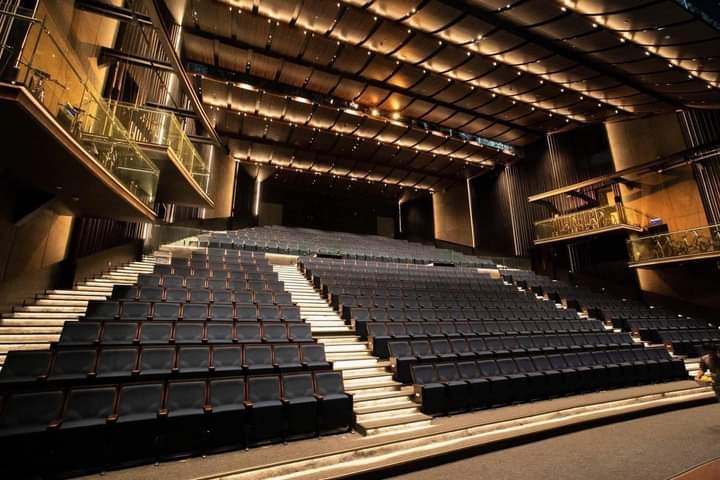 Nhà hát có diện tích khoảng 2.500 m2, với sức chứa 536 chỗ.  Đây là nơi biểu diễn chương trình nghệ thuật độc đáo để phục vụ người dân và du khách với tên gọi Rối mơ (Life Puppets), sẽ chính thức mở cửa đón khách vào ngày 14/4. 