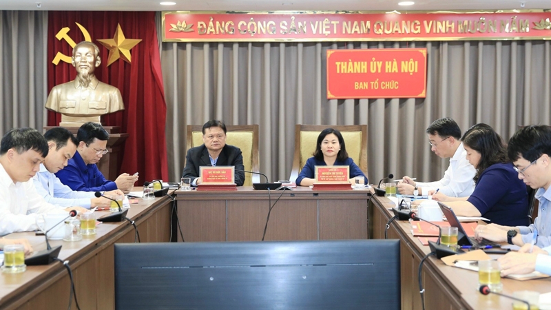 Lãnh đạo Thành ủy Hà Nội dự hội nghị tại điểm cầu Ban Tổ chức Thành ủy Hà Nội. (Ảnh: Lương Toàn)