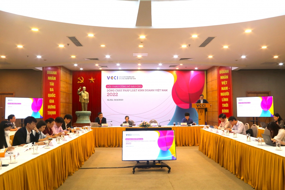 Toàn cảnh Hội thảo công bố Báo cáo “Dòng chảy pháp luật kinh doanh Việt Nam 2022”. (Ảnh: Đinh Luyện).
