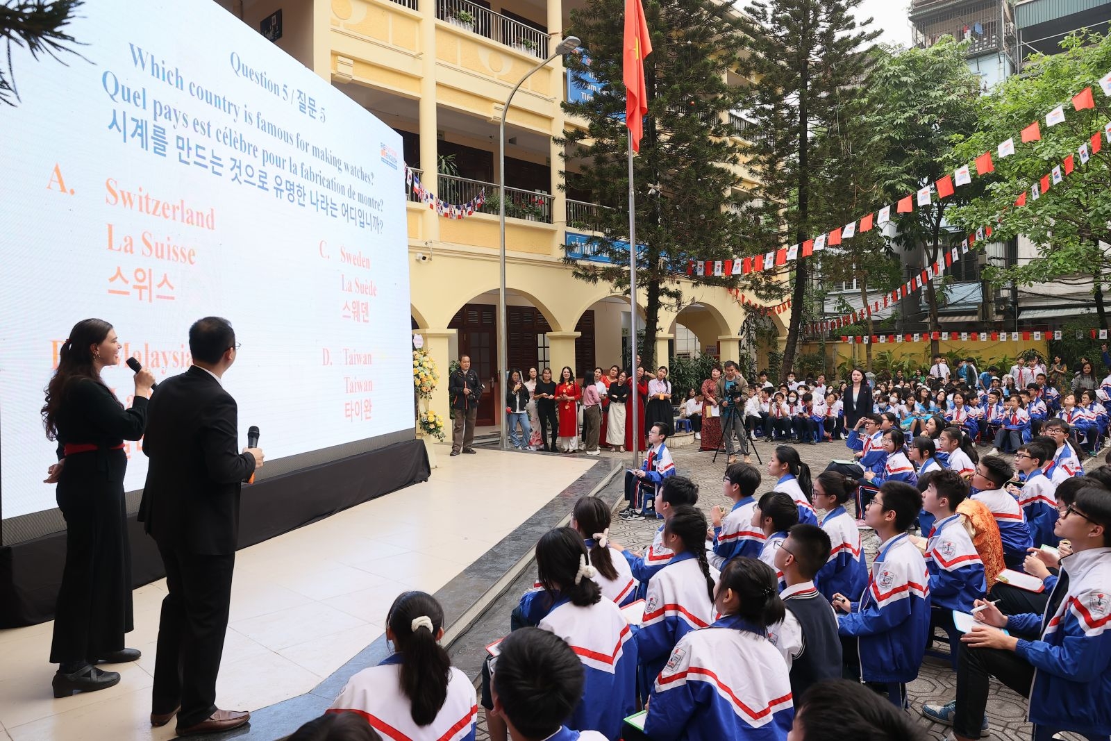 Tưng bừng “Ngày hội Ngôn ngữ” Trường Trung học cơ sở Trưng Nhị