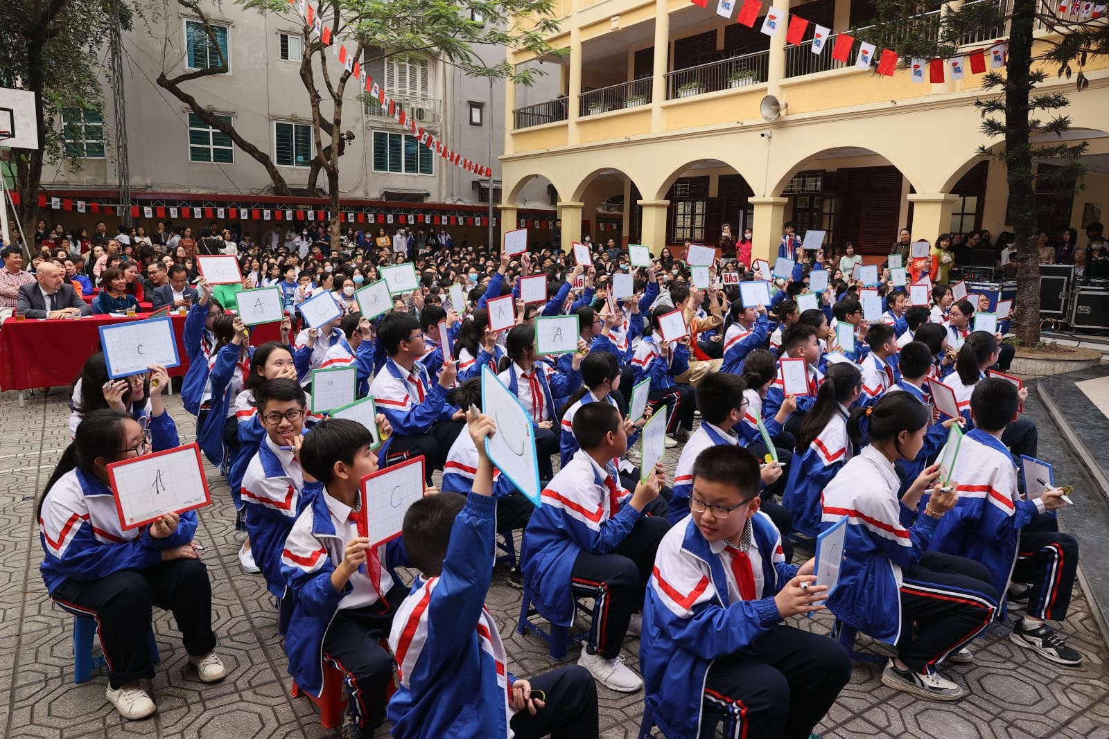 Tưng bừng “Ngày hội Ngôn ngữ” Trường Trung học cơ sở Trưng Nhị