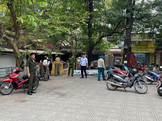 Xử lý nghiêm hành vi chiếm dụng sân chơi tại phường Thanh Xuân Bắc