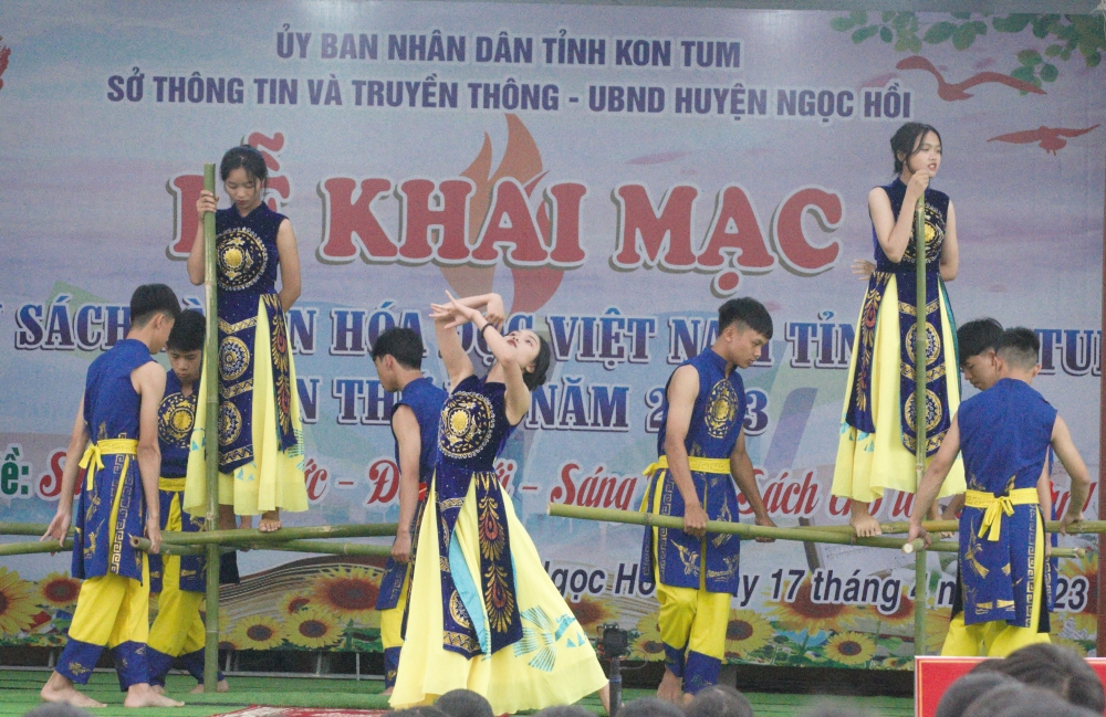 Hàng trăm học sinh tham gia Ngày Sách và Văn hóa đọc Việt Nam tỉnh Kon Tum lần thứ 2 – năm 2023