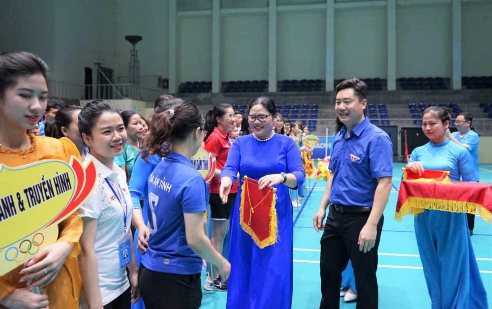 Khai mạc Giải bóng chuyền chào mừng Đại hội Công đoàn Viên chức tỉnh Nghệ An