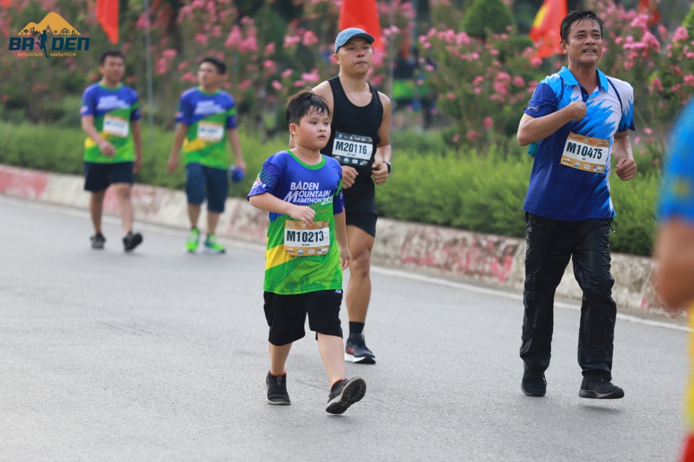 Muôn kiểu cosplay lạ mắt chỉ có ở đường chạy marathon Tây Ninh