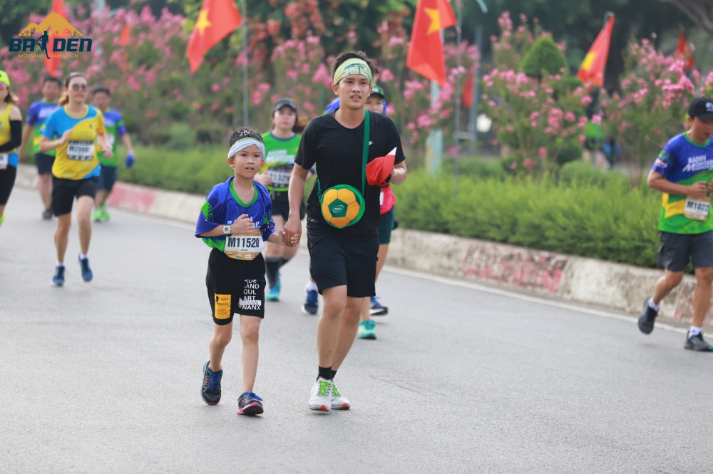 Muôn kiểu cosplay lạ mắt chỉ có ở đường chạy marathon Tây Ninh