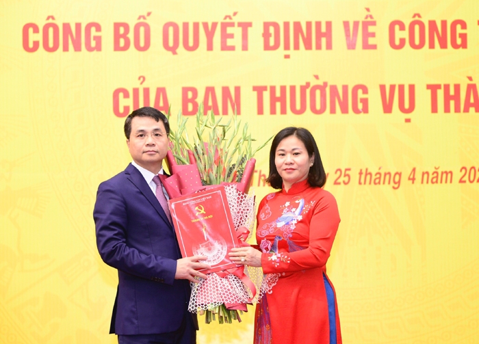 Hà Nội: Luân chuyển, điều động cán bộ chủ chốt 2 huyện